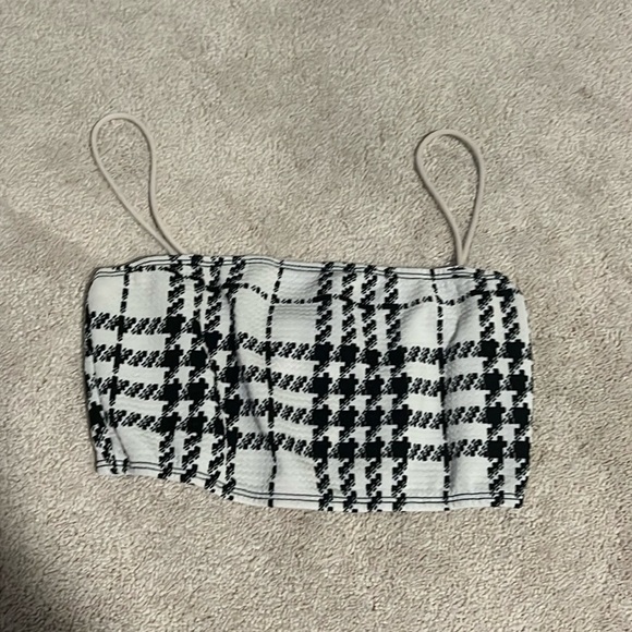 ROMWE Tops - black and white plaid xs cropped spaghetti strap cami